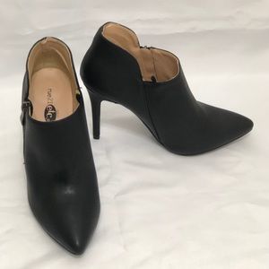 Rue 21 black ankle heeled bootie 7/8 M